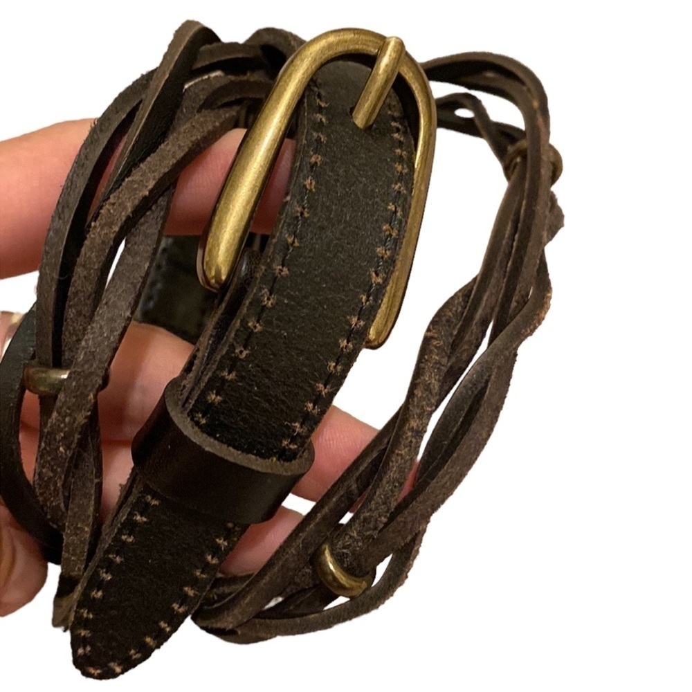 Tarnish brown leather belt in very good condition. Size M